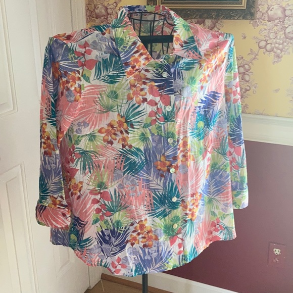 Alfred Dunner Tops - Spring is sprung! Beautiful Alfred Dunner Shirt/ over shirt Size 20W